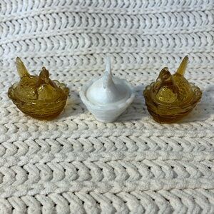 Set of 3 DEGENHART GLASS Miniature Hen on Nest - 1 White and 2 Amber Glass Cover